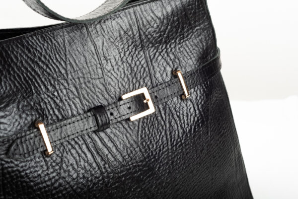 Δερμάτινη τσάντα Genui leather με ζωνάκι μαύρη - Image 4